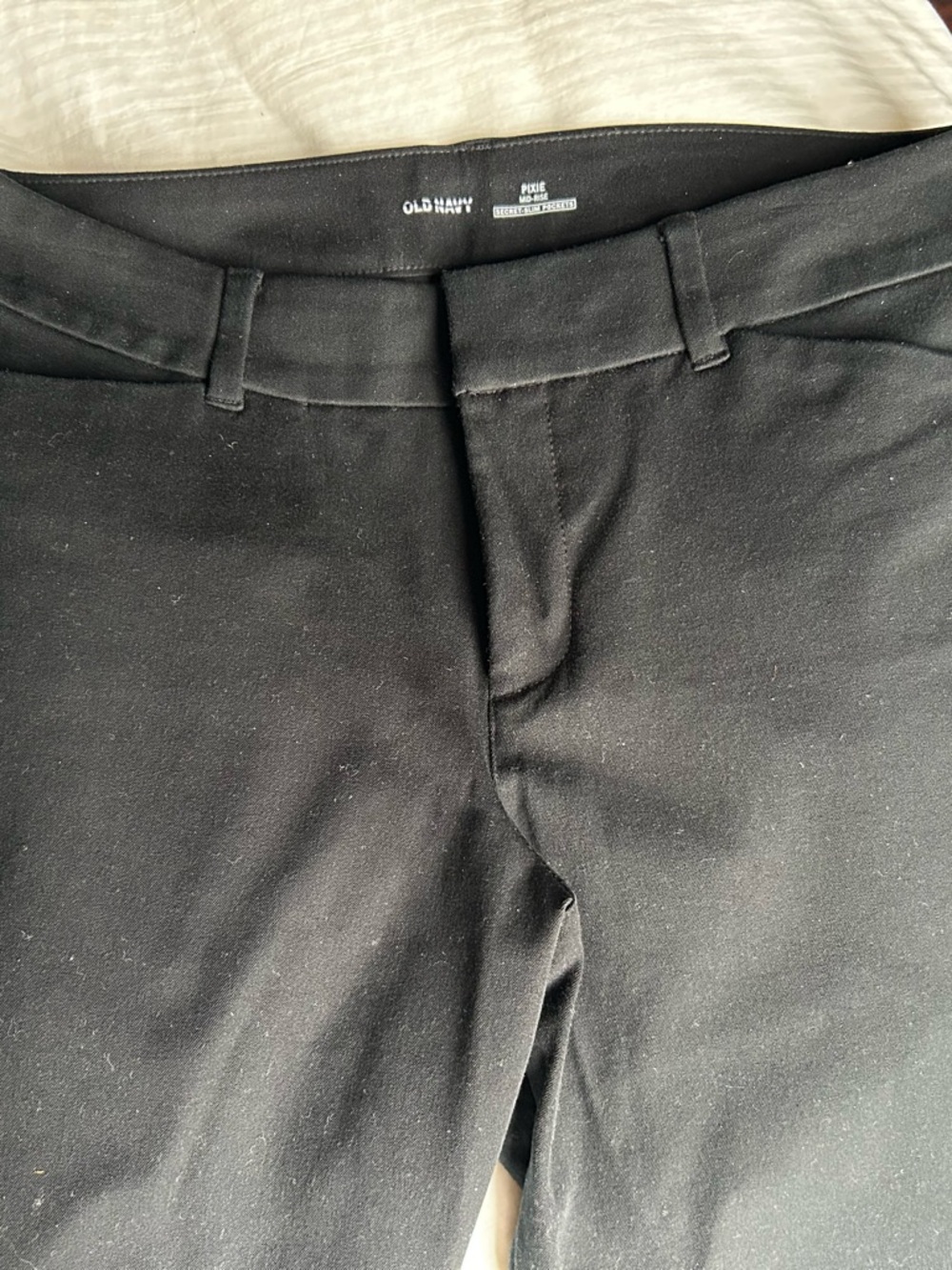 Old Navy black stretch pixie pants size 8